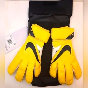 New Nike GK Grip 3 Soccer Goalkeeper Gloves Yellow Size 10 CN5651-765